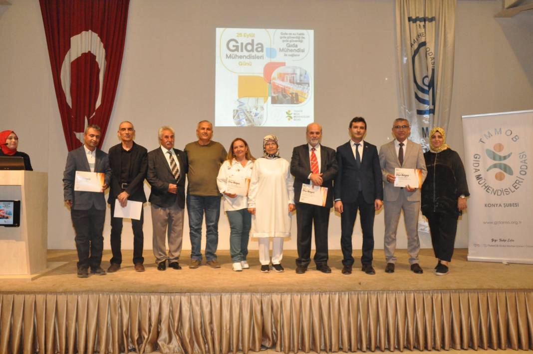 25 yılını dolduran üyelere onur belgesi verildi 2
